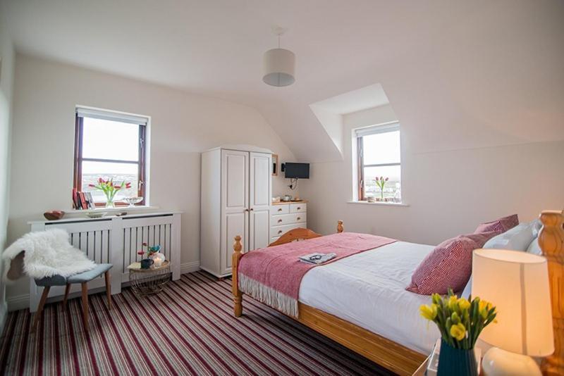 Oar Restaurant And Rooms Doolin Bagian luar foto